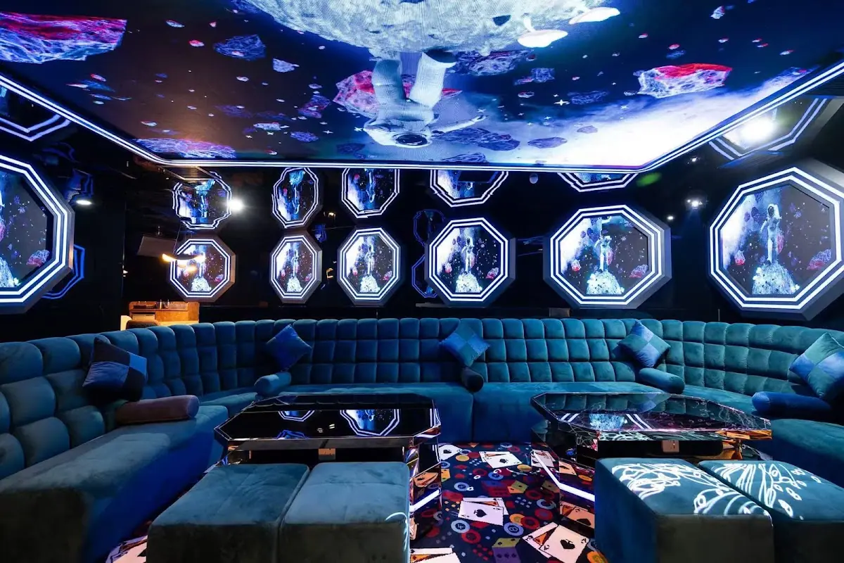 D Babylon Club: Large KTV room with tufted teal sofas, octagonal wall screens and starry ceiling